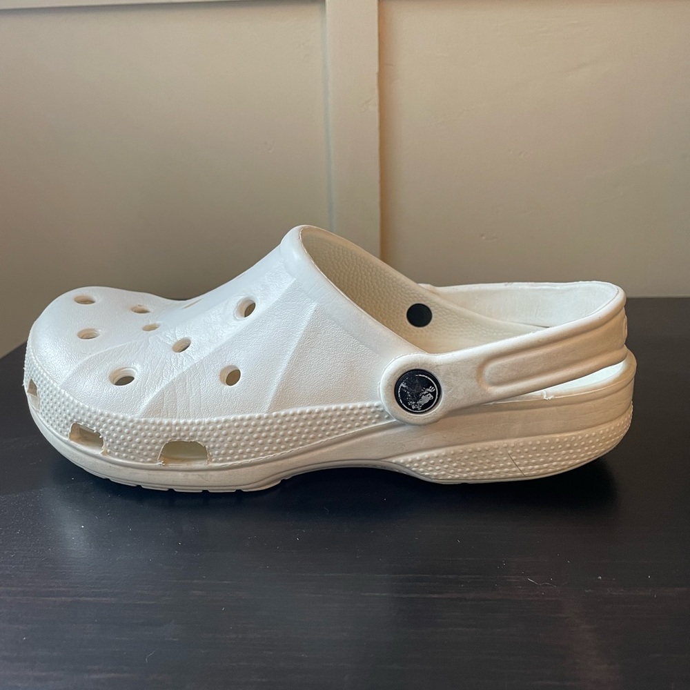 Classic White Crocs - Picture 4 of 9